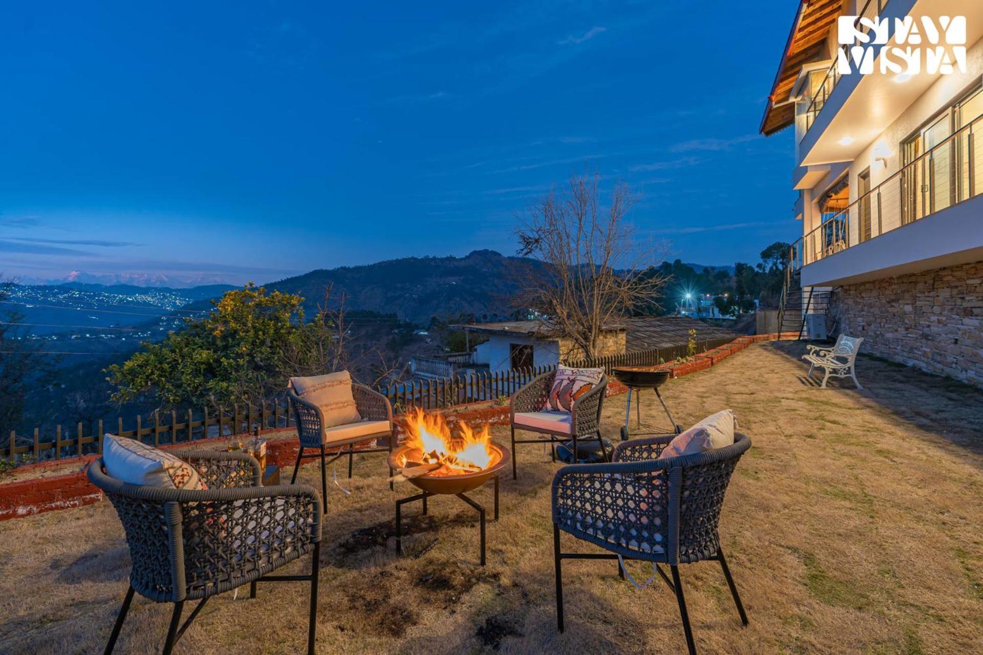 מוקטשוואר Stayvista At Amulyam Villa With Lawn & Bonfire מראה חיצוני תמונה
