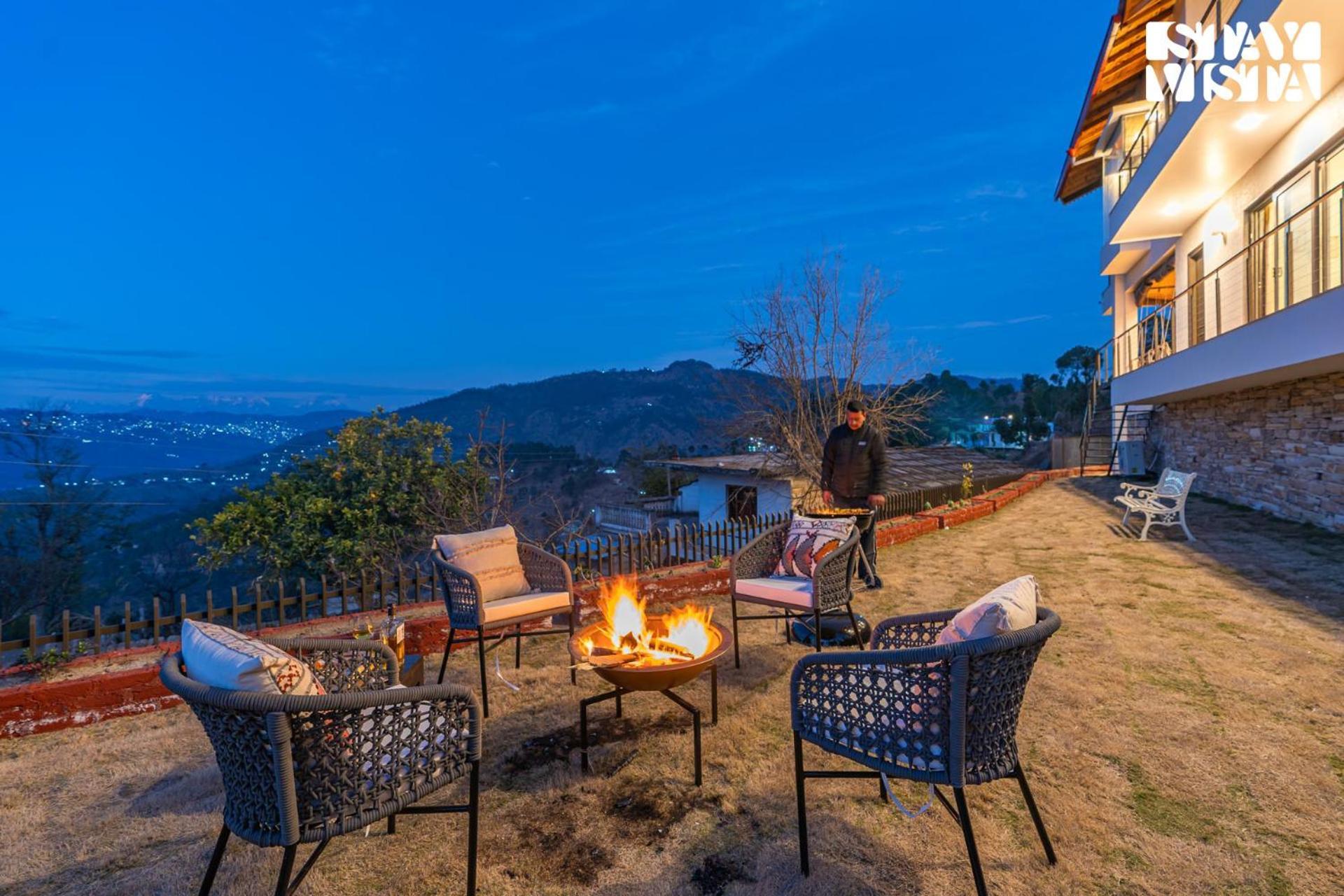 מוקטשוואר Stayvista At Amulyam Villa With Lawn & Bonfire מראה חיצוני תמונה